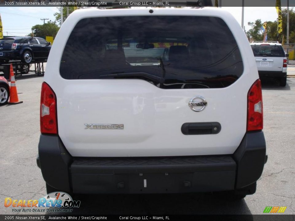2005 Nissan Xterra SE Avalanche White / Steel/Graphite Photo #5