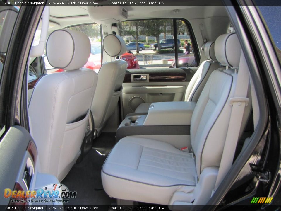 2006 Lincoln Navigator Luxury 4x4 Black / Dove Grey Photo #11
