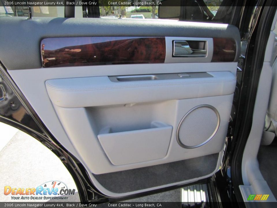 2006 Lincoln Navigator Luxury 4x4 Black / Dove Grey Photo #14