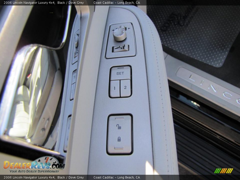 2006 Lincoln Navigator Luxury 4x4 Black / Dove Grey Photo #16