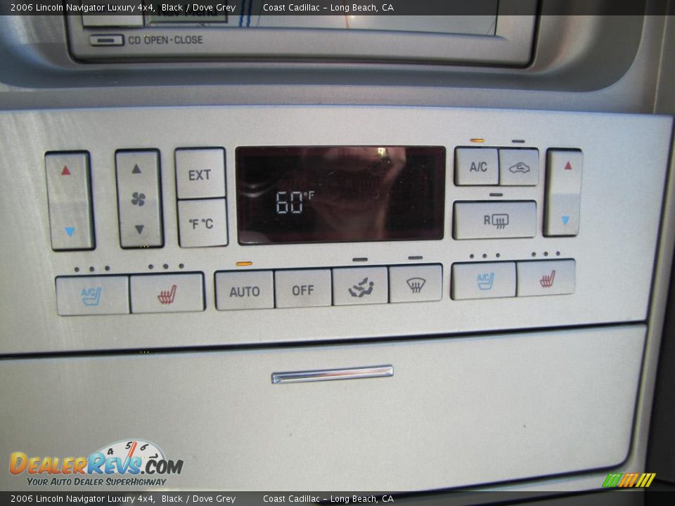 2006 Lincoln Navigator Luxury 4x4 Black / Dove Grey Photo #18