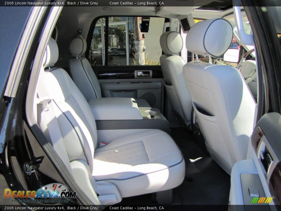 2006 Lincoln Navigator Luxury 4x4 Black / Dove Grey Photo #26