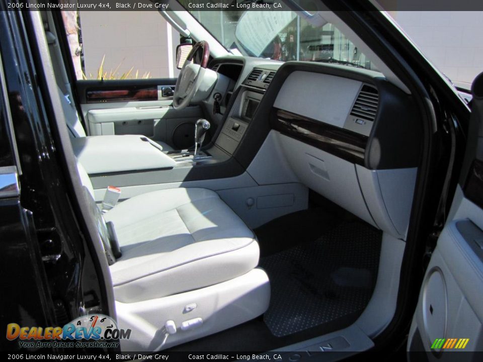 2006 Lincoln Navigator Luxury 4x4 Black / Dove Grey Photo #27