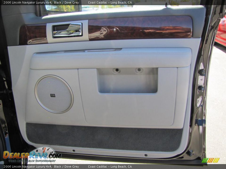 2006 Lincoln Navigator Luxury 4x4 Black / Dove Grey Photo #28