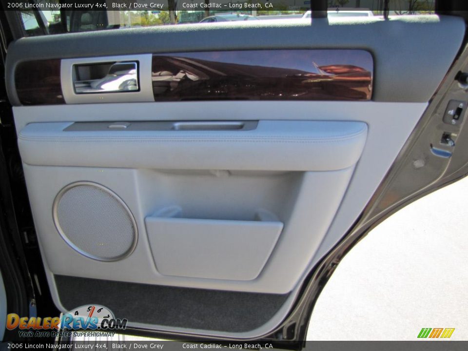 2006 Lincoln Navigator Luxury 4x4 Black / Dove Grey Photo #29