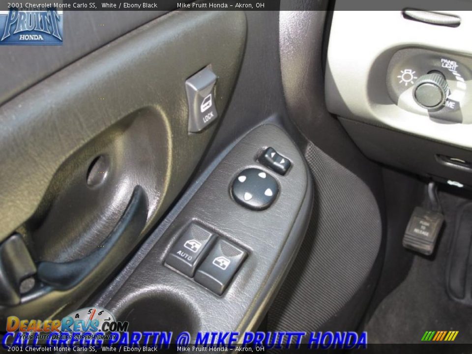 2001 Chevrolet Monte Carlo SS White / Ebony Black Photo #18