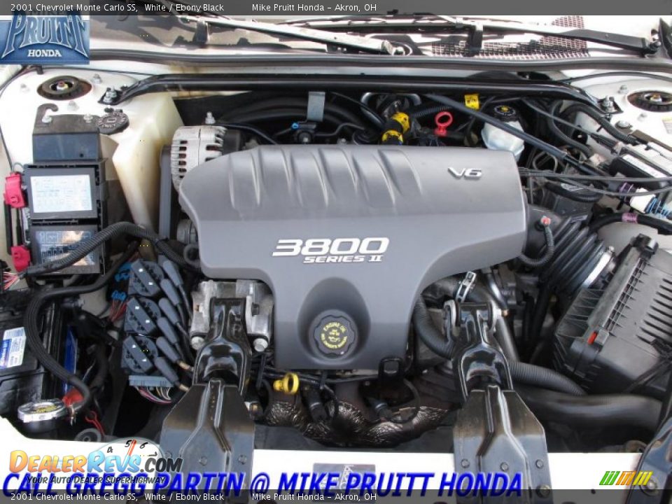 2001 Chevrolet Monte Carlo SS White / Ebony Black Photo #24