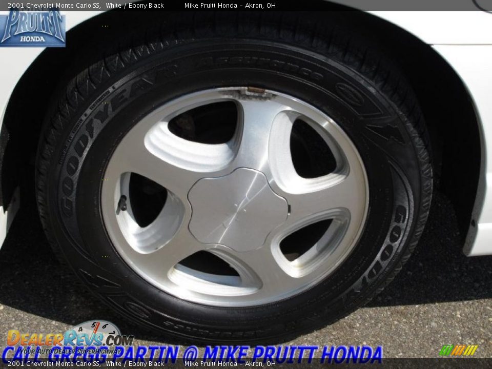 2001 Chevrolet Monte Carlo SS White / Ebony Black Photo #26