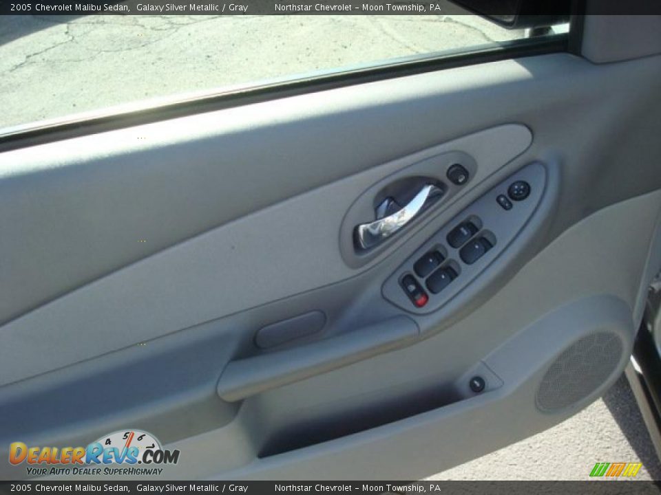 2005 Chevrolet Malibu Sedan Galaxy Silver Metallic / Gray Photo #14