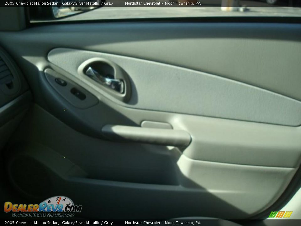 2005 Chevrolet Malibu Sedan Galaxy Silver Metallic / Gray Photo #17