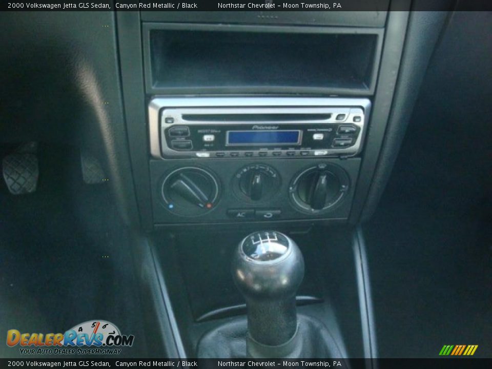 2000 Volkswagen Jetta GLS Sedan Canyon Red Metallic / Black Photo #13