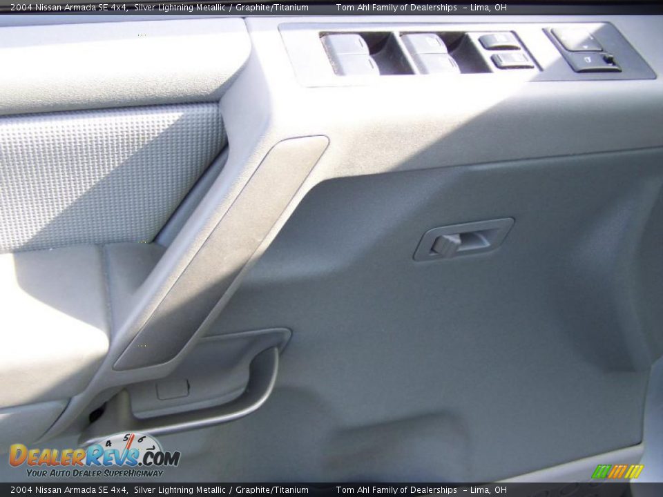 2004 Nissan Armada SE 4x4 Silver Lightning Metallic / Graphite/Titanium Photo #12
