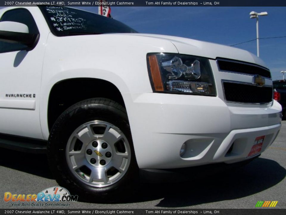 2007 Chevrolet Avalanche LT 4WD Summit White / Ebony/Light Cashmere Photo #2