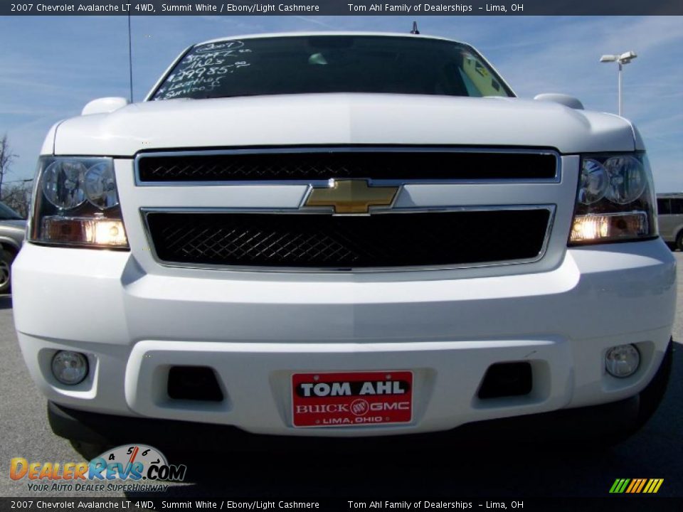 2007 Chevrolet Avalanche LT 4WD Summit White / Ebony/Light Cashmere Photo #3