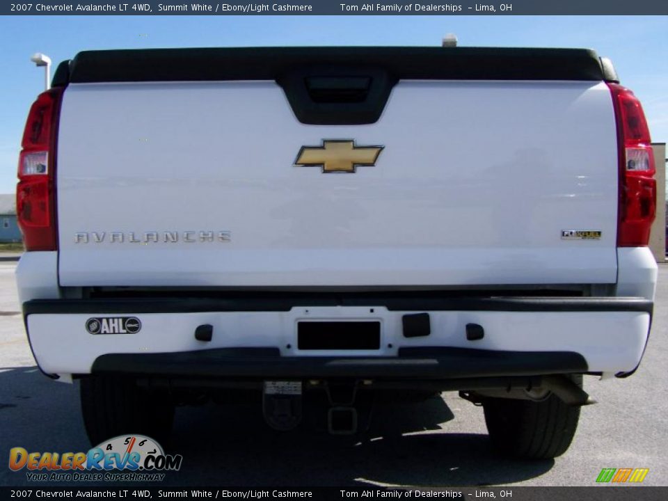 2007 Chevrolet Avalanche LT 4WD Summit White / Ebony/Light Cashmere Photo #6