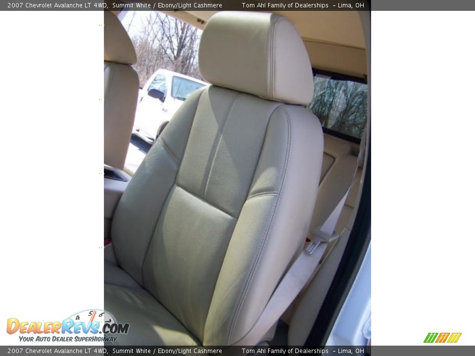 2007 Chevrolet Avalanche LT 4WD Summit White / Ebony/Light Cashmere Photo #11