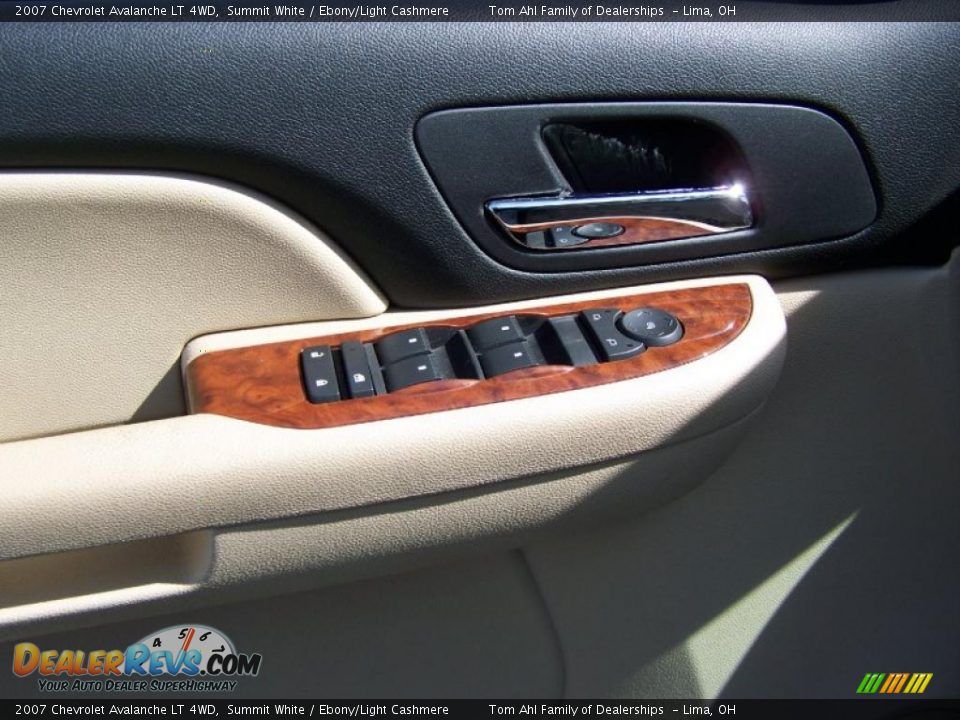 2007 Chevrolet Avalanche LT 4WD Summit White / Ebony/Light Cashmere Photo #13