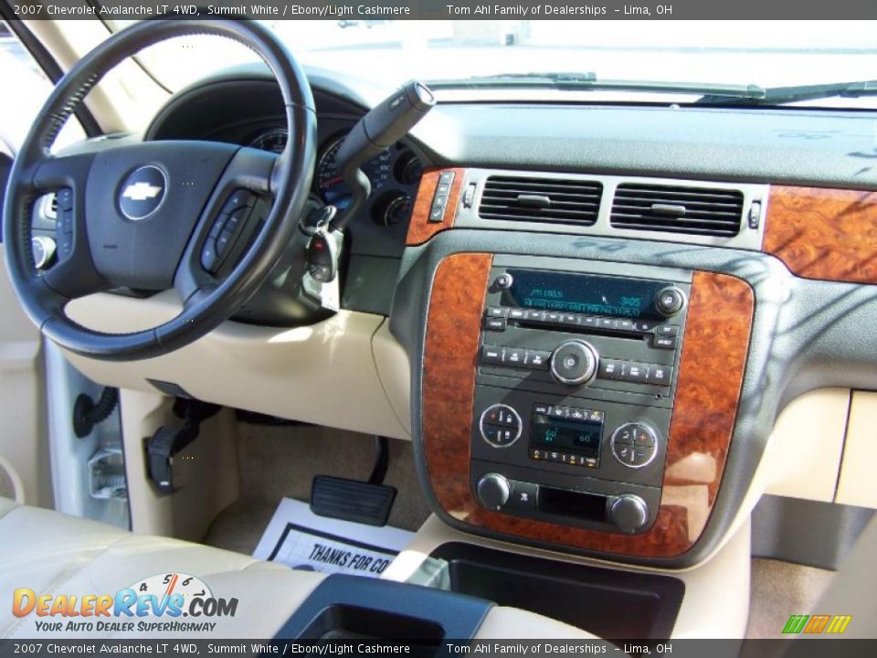 2007 Chevrolet Avalanche LT 4WD Summit White / Ebony/Light Cashmere Photo #17