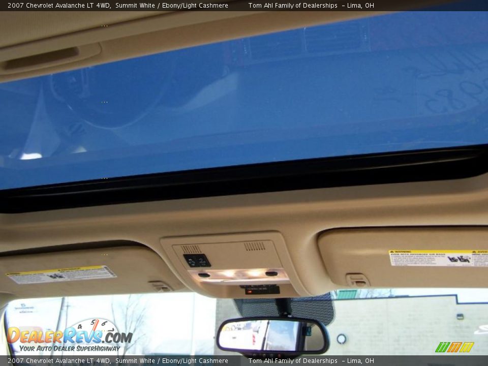 2007 Chevrolet Avalanche LT 4WD Summit White / Ebony/Light Cashmere Photo #18