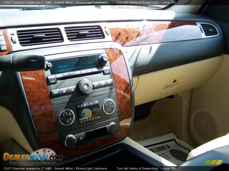 2007 Chevrolet Avalanche LT 4WD Summit White / Ebony/Light Cashmere Photo #22