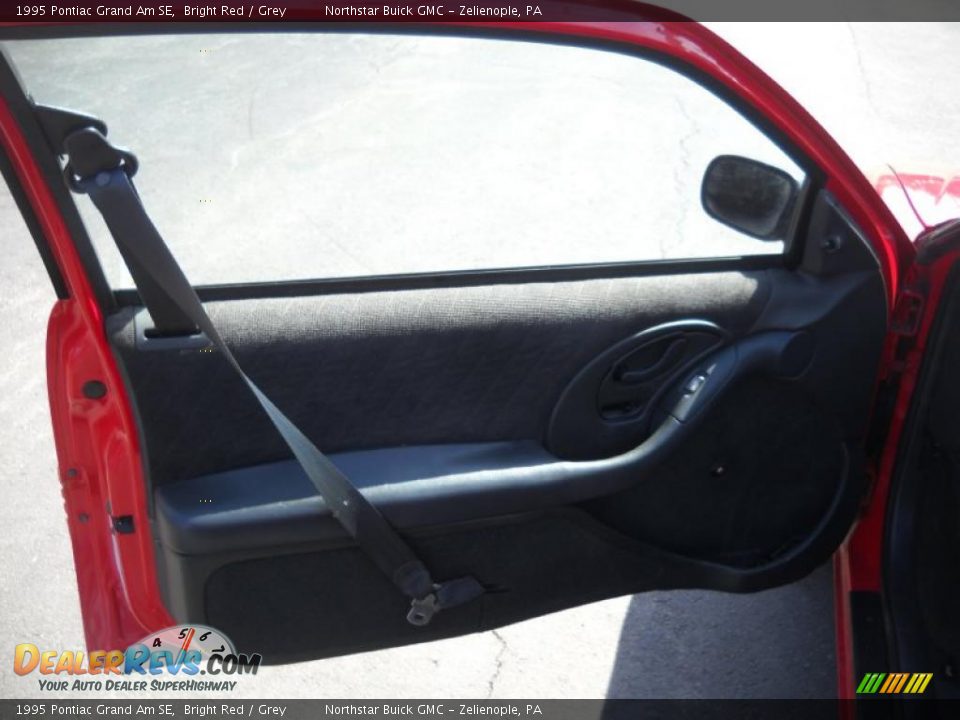 1995 Pontiac Grand Am SE Bright Red / Grey Photo #6