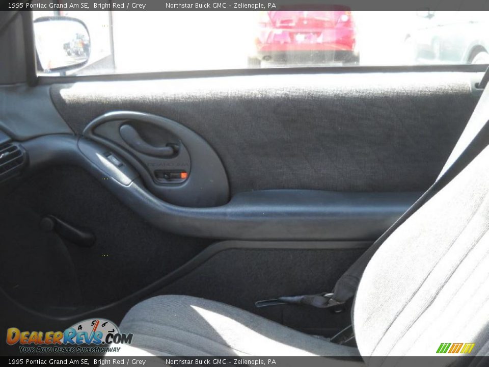 1995 Pontiac Grand Am SE Bright Red / Grey Photo #8