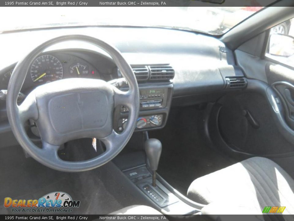 1995 Pontiac Grand Am SE Bright Red / Grey Photo #10