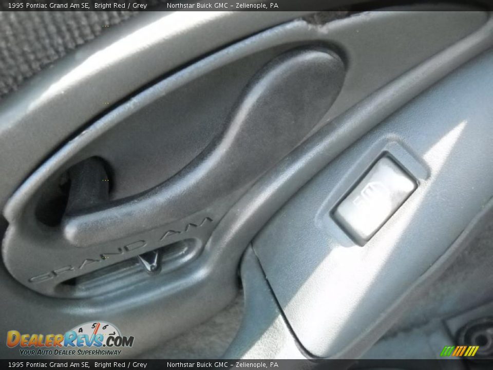 1995 Pontiac Grand Am SE Bright Red / Grey Photo #15