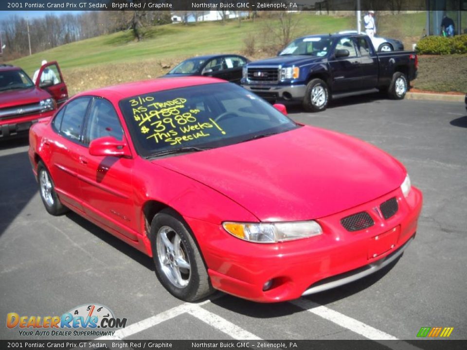 2001 Pontiac Grand Prix GT Sedan Bright Red / Graphite Photo #15