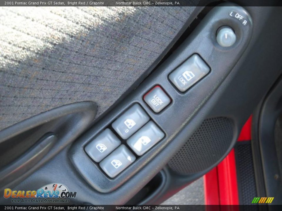 2001 Pontiac Grand Prix GT Sedan Bright Red / Graphite Photo #16