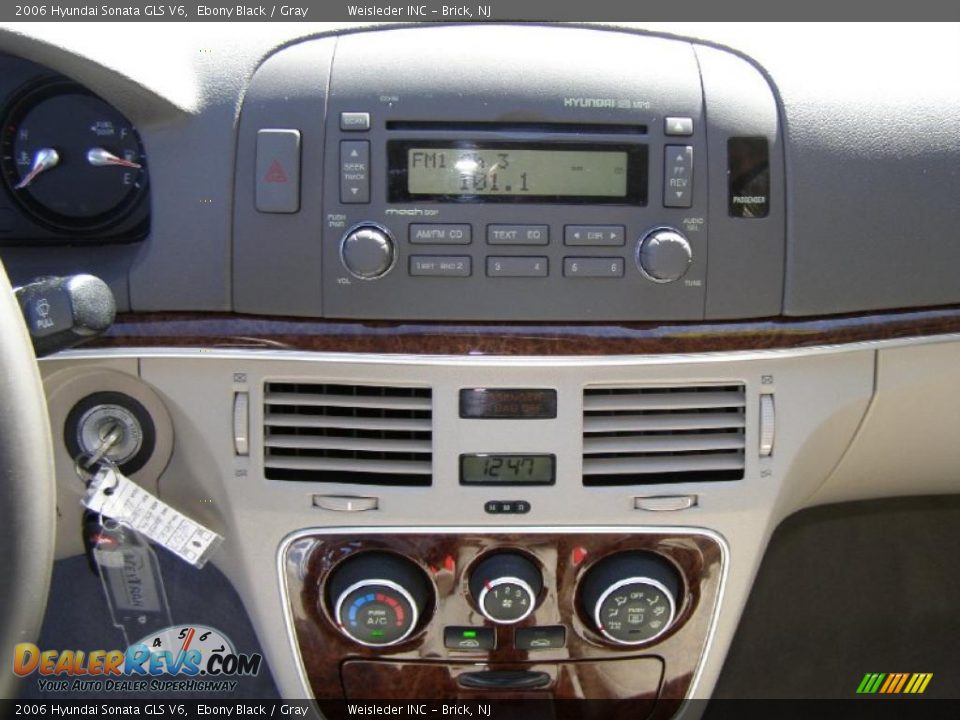2006 Hyundai Sonata GLS V6 Ebony Black / Gray Photo #15
