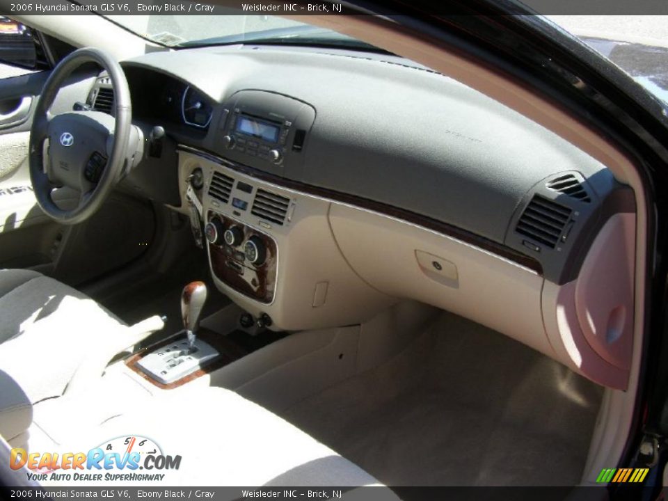 2006 Hyundai Sonata GLS V6 Ebony Black / Gray Photo #24
