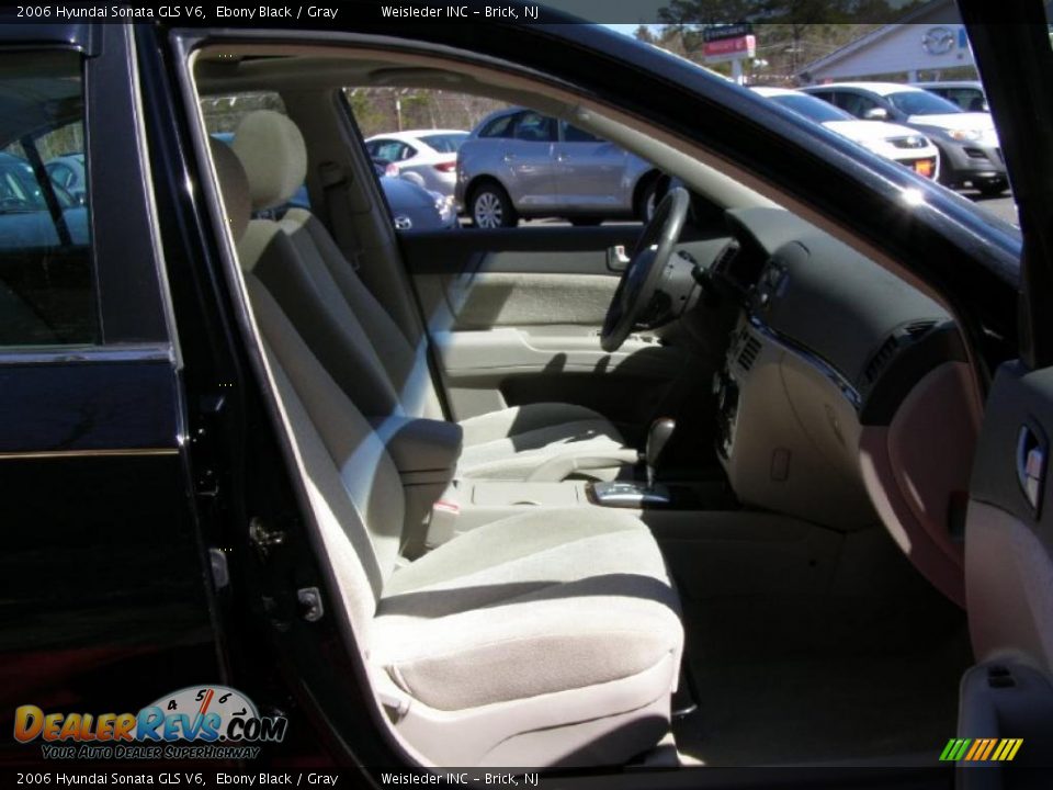 2006 Hyundai Sonata GLS V6 Ebony Black / Gray Photo #25