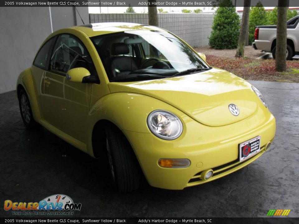 2005 Volkswagen New Beetle GLS Coupe Sunflower Yellow / Black Photo #3