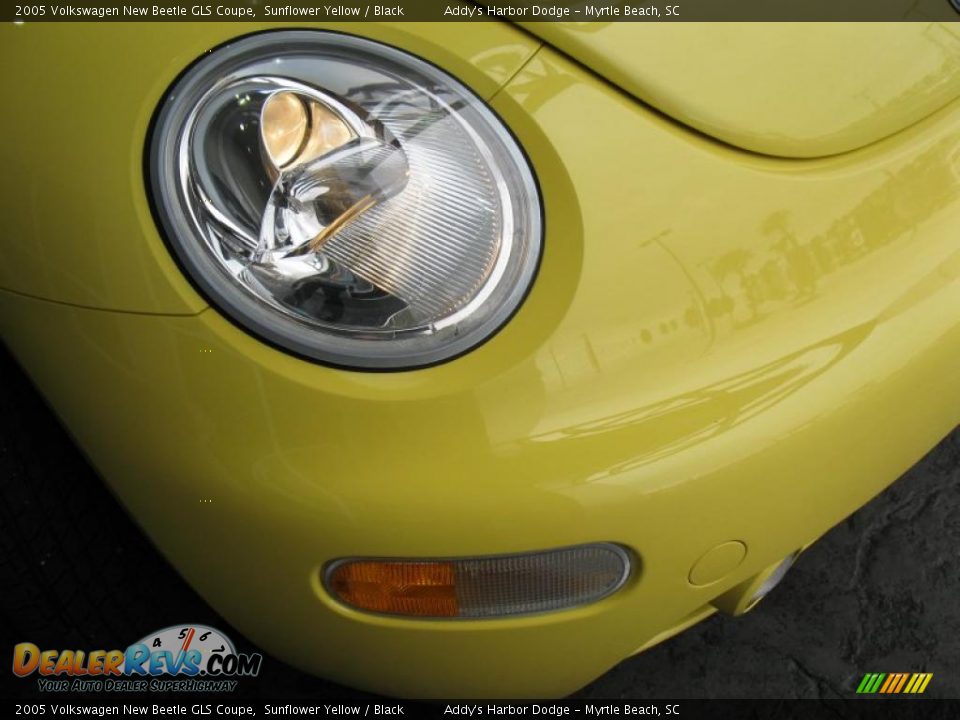 2005 Volkswagen New Beetle GLS Coupe Sunflower Yellow / Black Photo #4