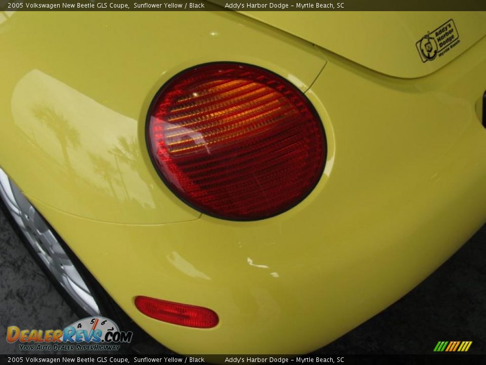 2005 Volkswagen New Beetle GLS Coupe Sunflower Yellow / Black Photo #7