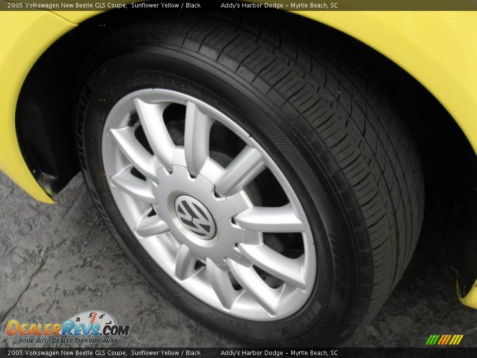 2005 Volkswagen New Beetle GLS Coupe Sunflower Yellow / Black Photo #8