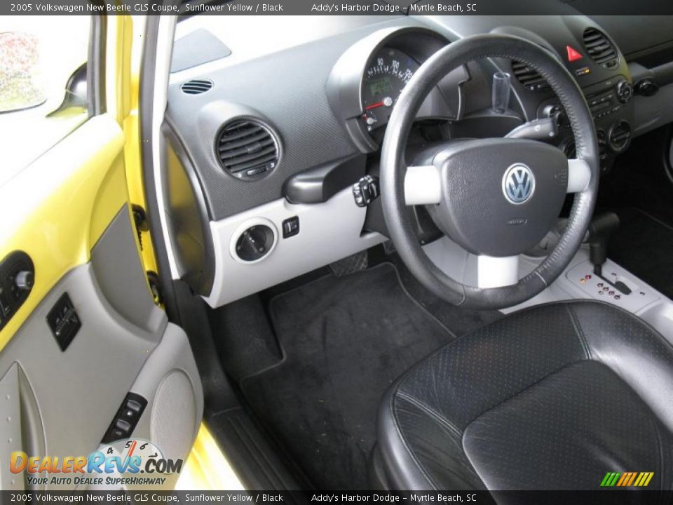 2005 Volkswagen New Beetle GLS Coupe Sunflower Yellow / Black Photo #10