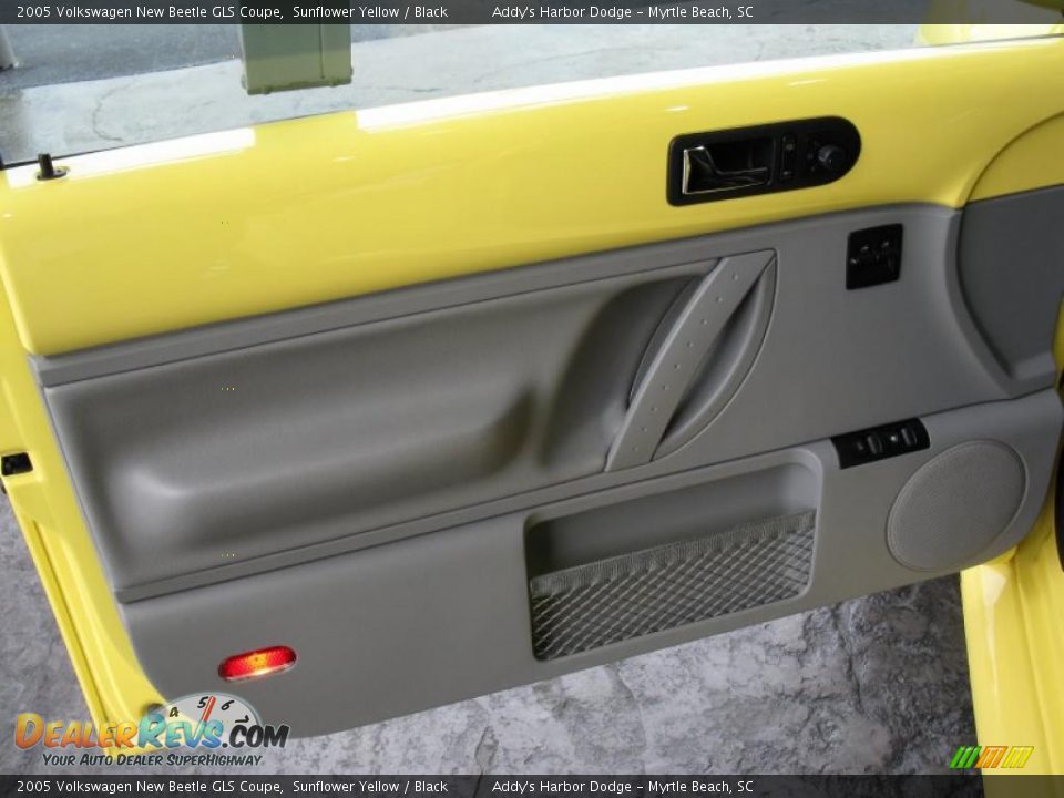 2005 Volkswagen New Beetle GLS Coupe Sunflower Yellow / Black Photo #14