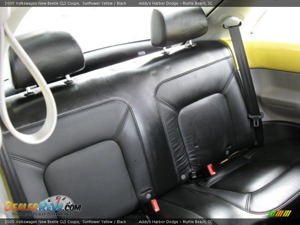 2005 Volkswagen New Beetle GLS Coupe Sunflower Yellow / Black Photo #16