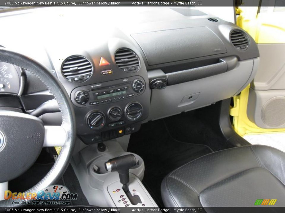2005 Volkswagen New Beetle GLS Coupe Sunflower Yellow / Black Photo #18