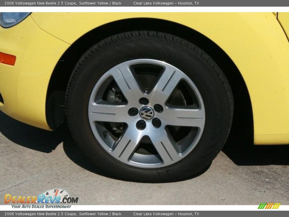 2006 Volkswagen New Beetle 2.5 Coupe Sunflower Yellow / Black Photo #6