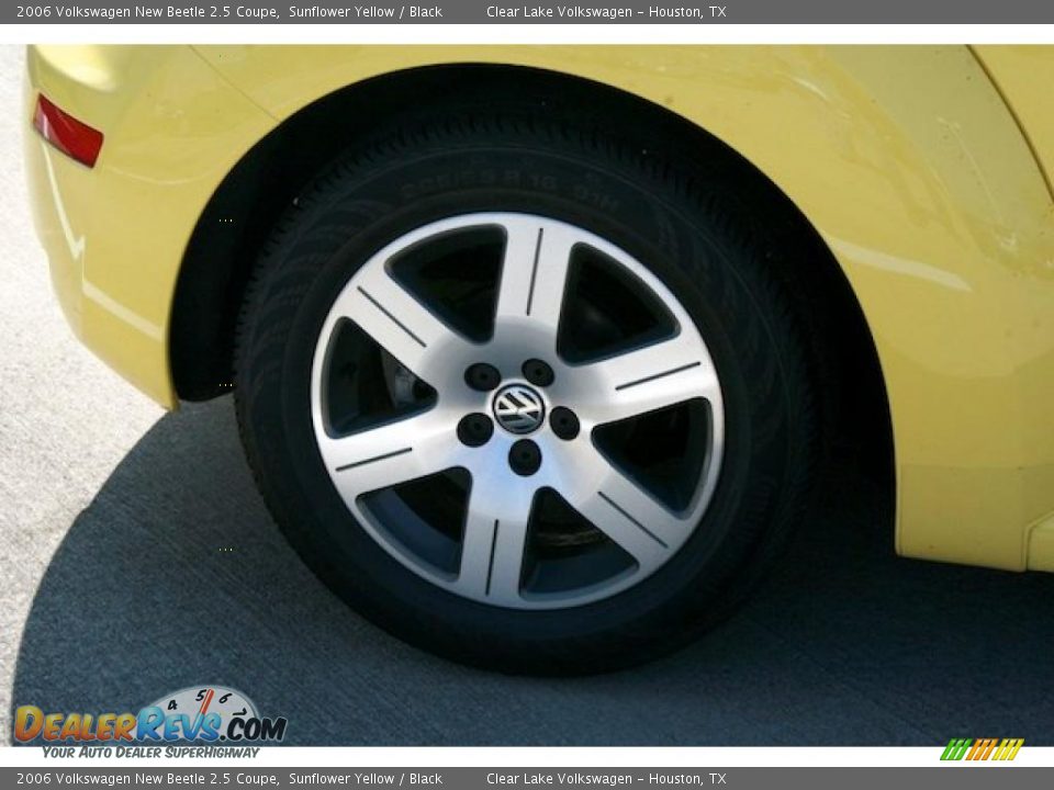 2006 Volkswagen New Beetle 2.5 Coupe Sunflower Yellow / Black Photo #12