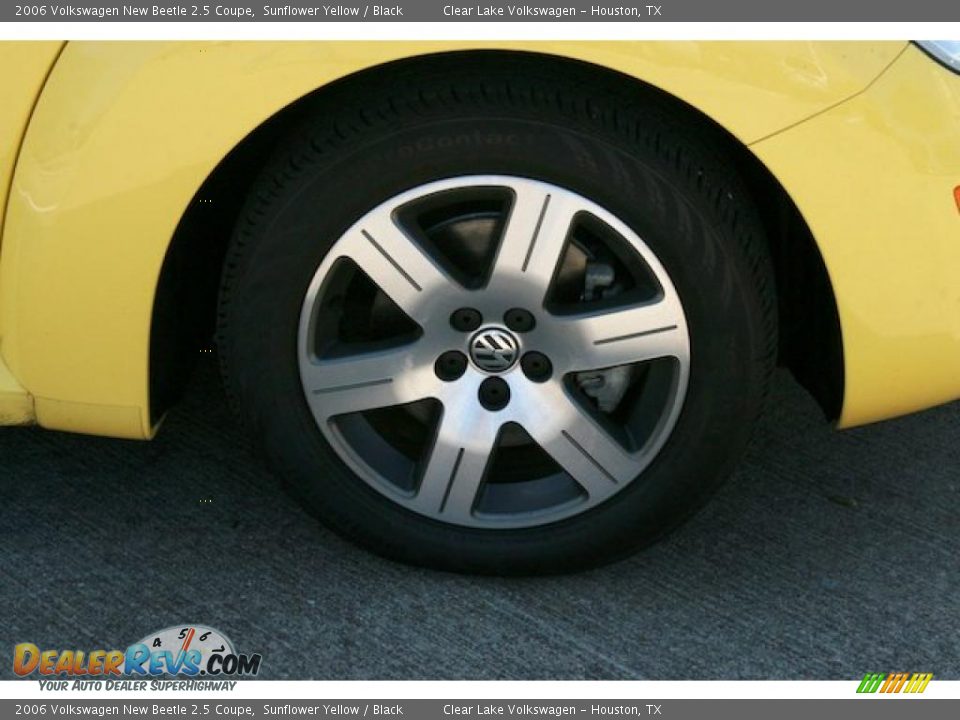 2006 Volkswagen New Beetle 2.5 Coupe Sunflower Yellow / Black Photo #13