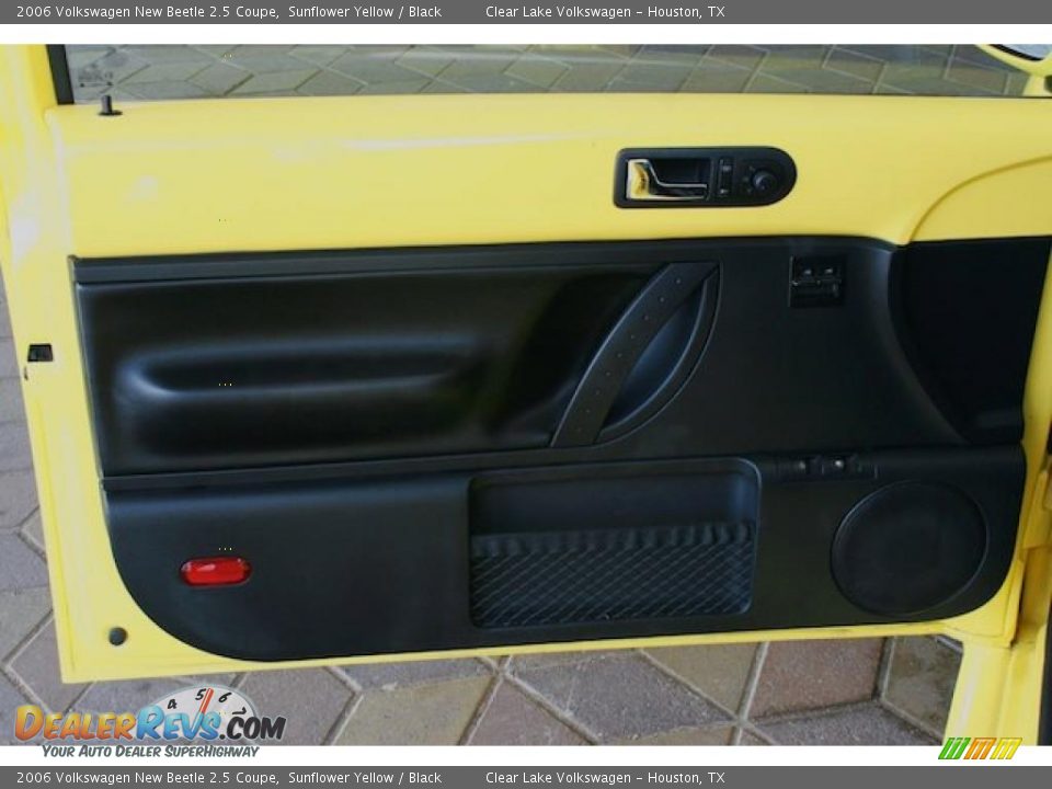 2006 Volkswagen New Beetle 2.5 Coupe Sunflower Yellow / Black Photo #15