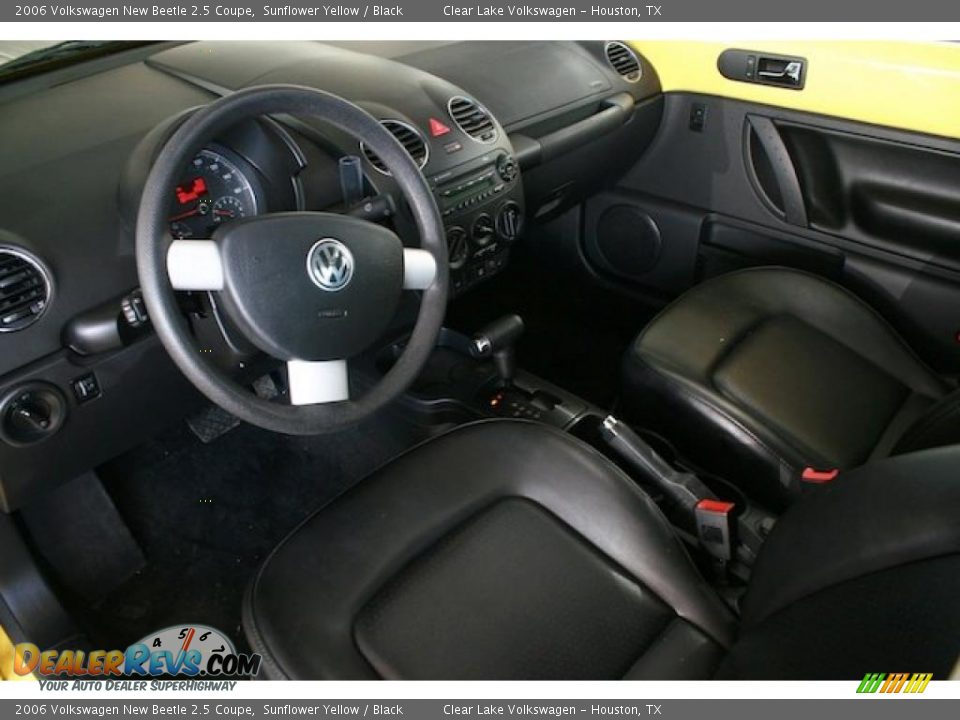 2006 Volkswagen New Beetle 2.5 Coupe Sunflower Yellow / Black Photo #17