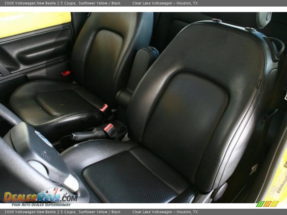 2006 Volkswagen New Beetle 2.5 Coupe Sunflower Yellow / Black Photo #18