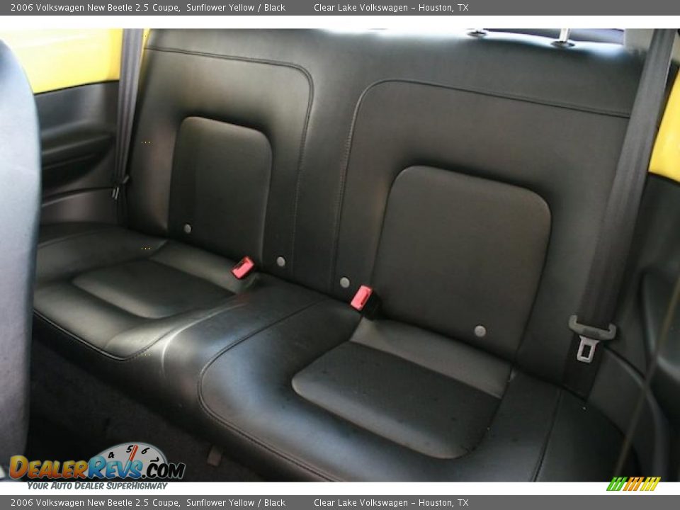 2006 Volkswagen New Beetle 2.5 Coupe Sunflower Yellow / Black Photo #19