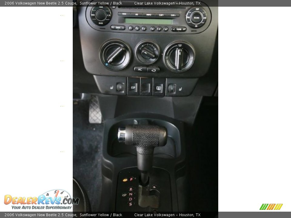2006 Volkswagen New Beetle 2.5 Coupe Sunflower Yellow / Black Photo #21