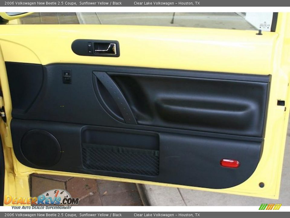 2006 Volkswagen New Beetle 2.5 Coupe Sunflower Yellow / Black Photo #22